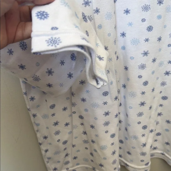 Basic Editions White Top with Blue Snowflakes - Picture 4 of 6